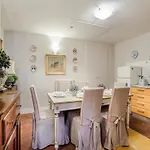In Near Piazza San Michele Appartement