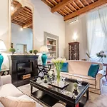 In Near Piazza San Michele Appartement