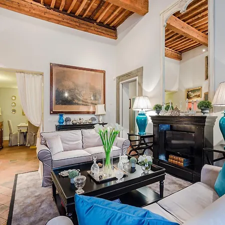 Antique Ground Floor In Apartman Lucca