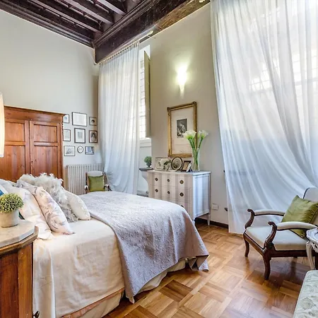 In Near Piazza San Michele Appartement