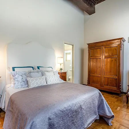 Antique Ground Floor In Lucca