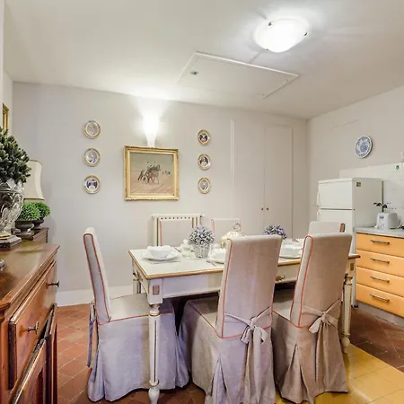 Antique Ground Floor In Apartman