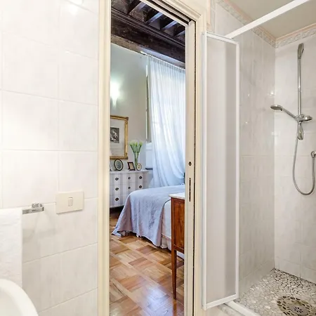 Apartman Antique Ground Floor In