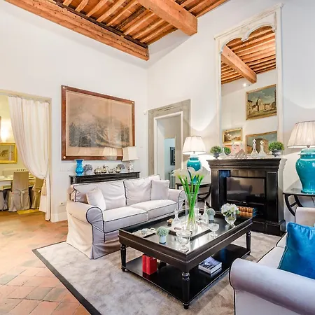 Antique Ground Floor In Lucca