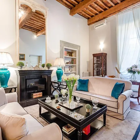 Antique Ground Floor In Lucca