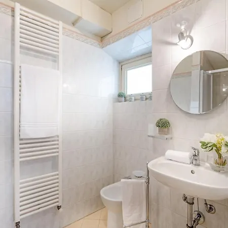 Antique Ground Floor In Apartman *